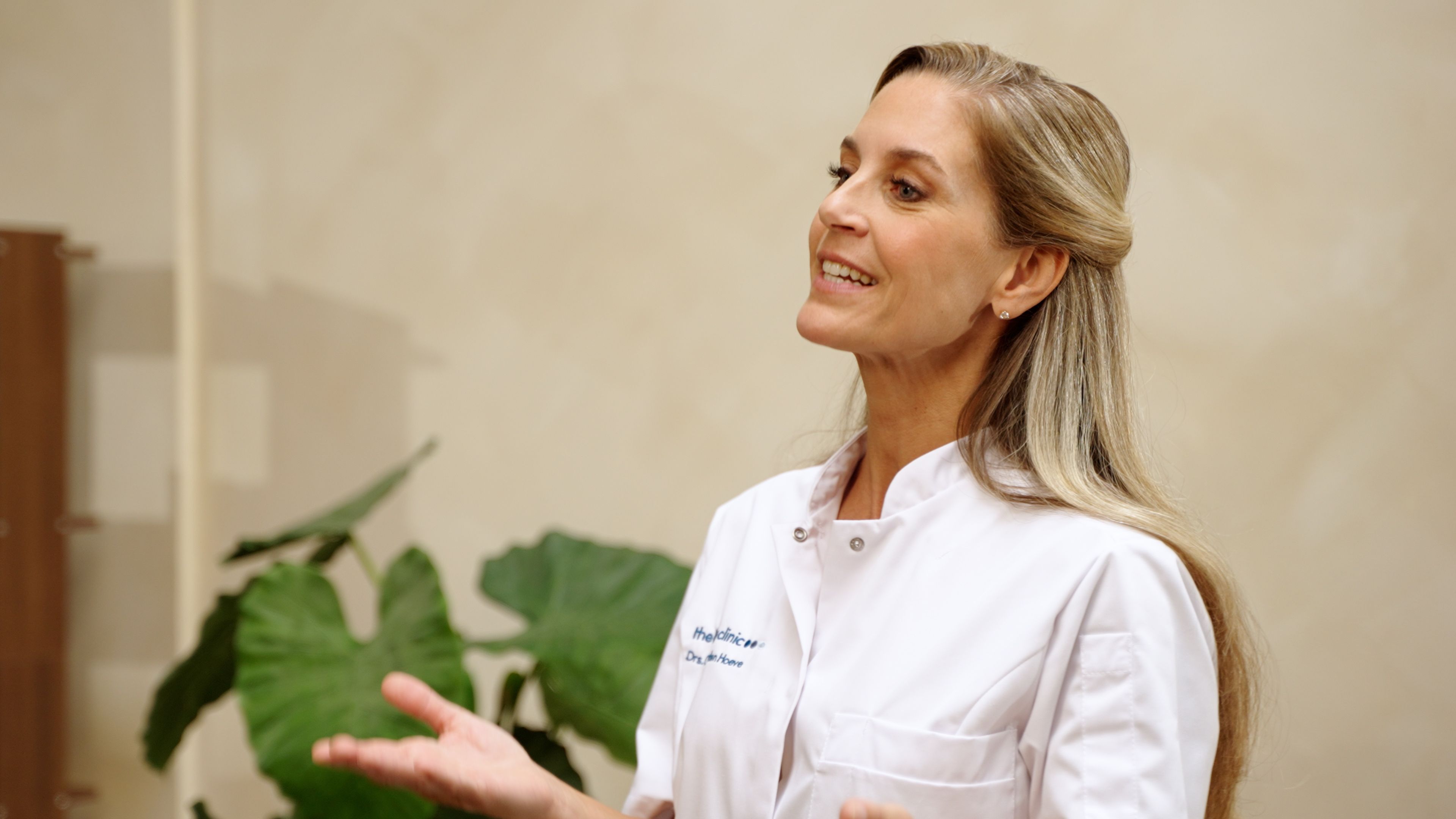 Cosmetisch arts van The Body Clinic geeft uitleg over lippen opvullen met fillers